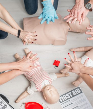 V Havířově se učí rodiče poskytovat první pomoc novorozencům, o školení je velký zájem